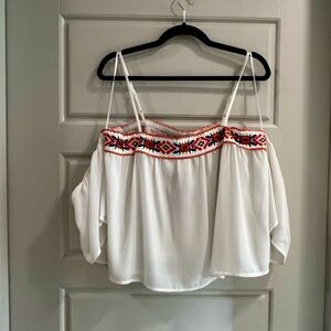 Floral Pattern Embroidered White Top Size L